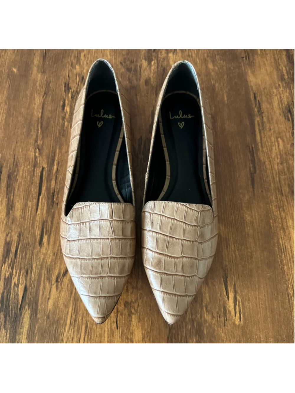 Lulus Women's Loafers Size 8.5 Beige Crocodile Embossed Pointed Toe Leather